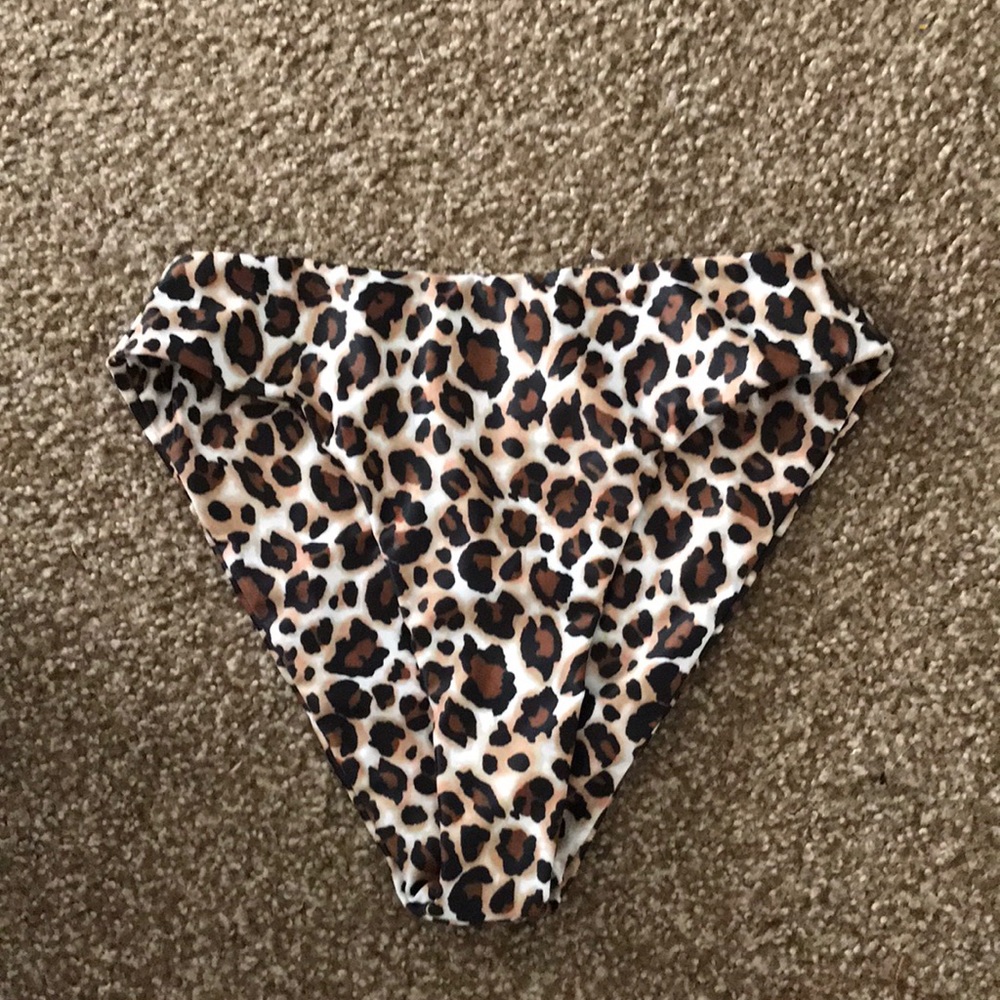 High cut leopard bath suit bottom